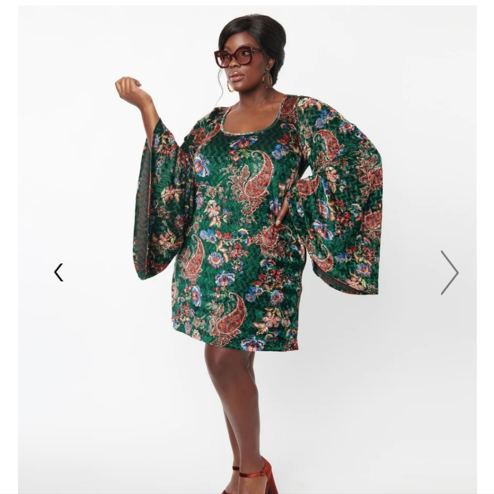 Smak Parlour Plus Size Green & Red Paisley Velvet Downtown Scene Mini Dress